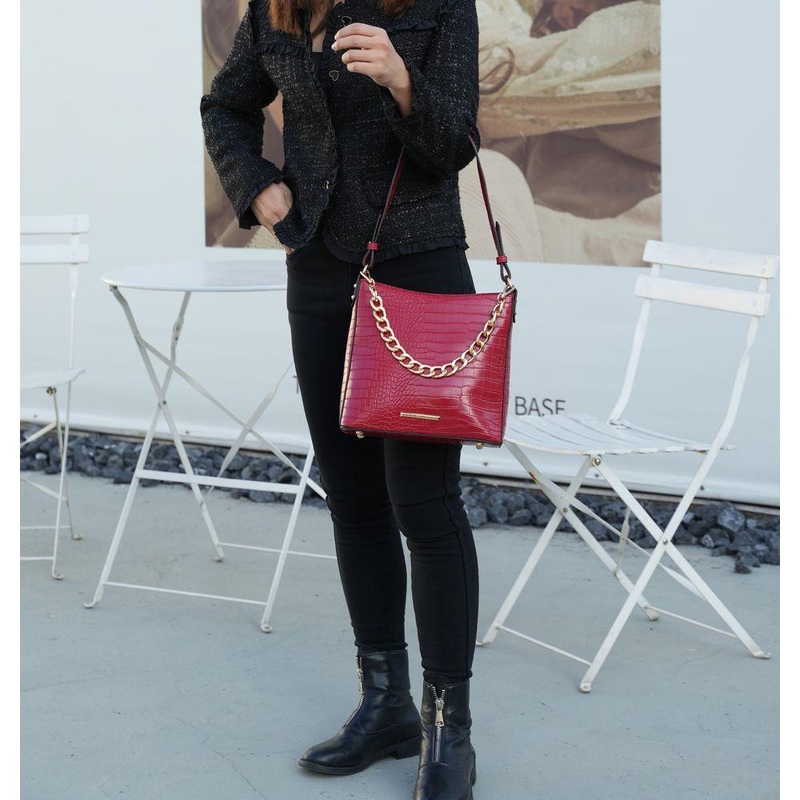Bizzy Faux Crocodile Embossed Vegan Leather Women Shoulder Bag – A Touch of Elegance