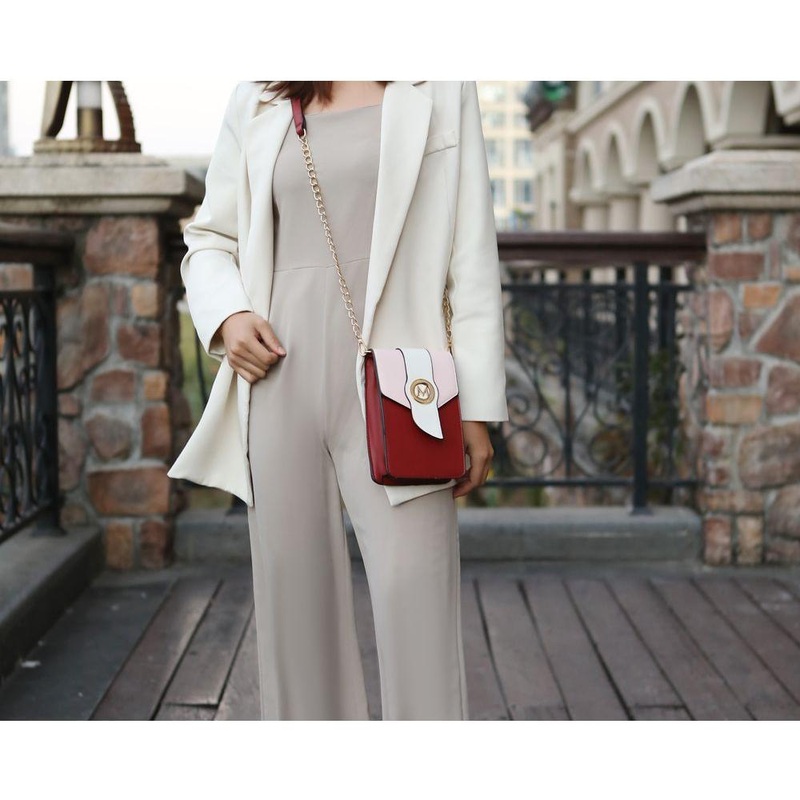 Veronica Phone Crossbody Bag – A Beacon of Elegance